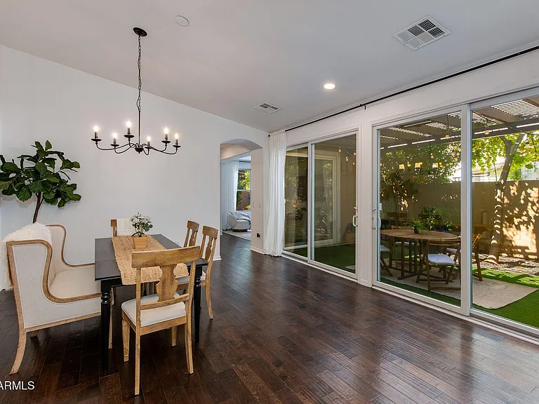 904 E Mead Dr — Photo 11