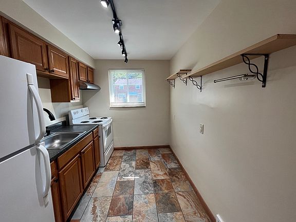 4th image of 140 Lacrosse St #C4