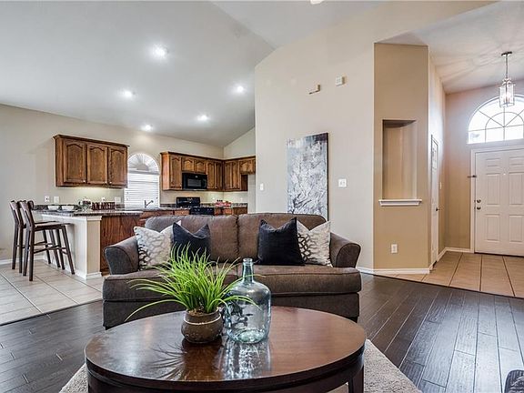 3rd image of 6226 Farrah Dr