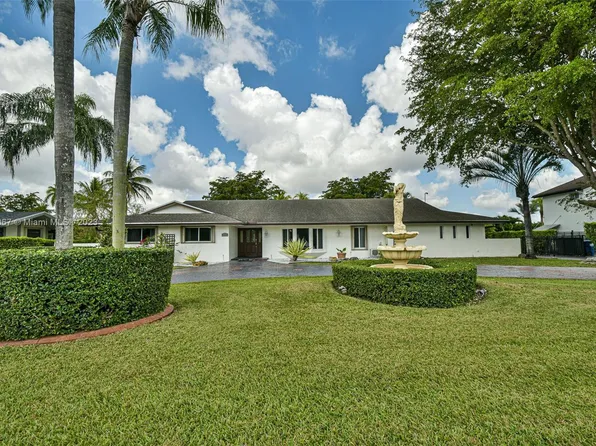 9900 E Calusa Club Dr, Miami, FL 33186
