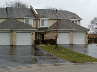 404 Lakeview Cir, Bolingbrook, IL 60440