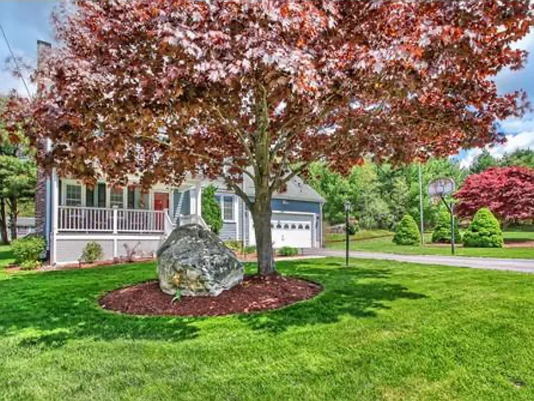64 David Rd — Photo 2