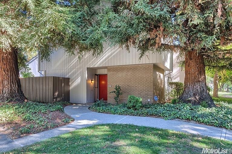 1st image of 710 Elmhurst Cir