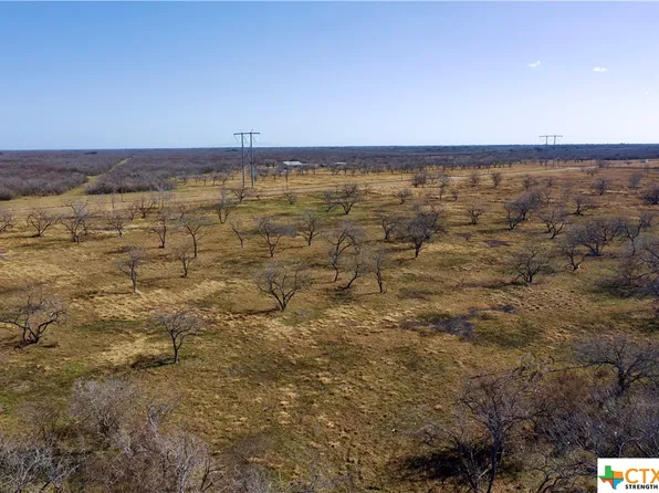 2 McCampbell Rd, Goliad, TX 77963
