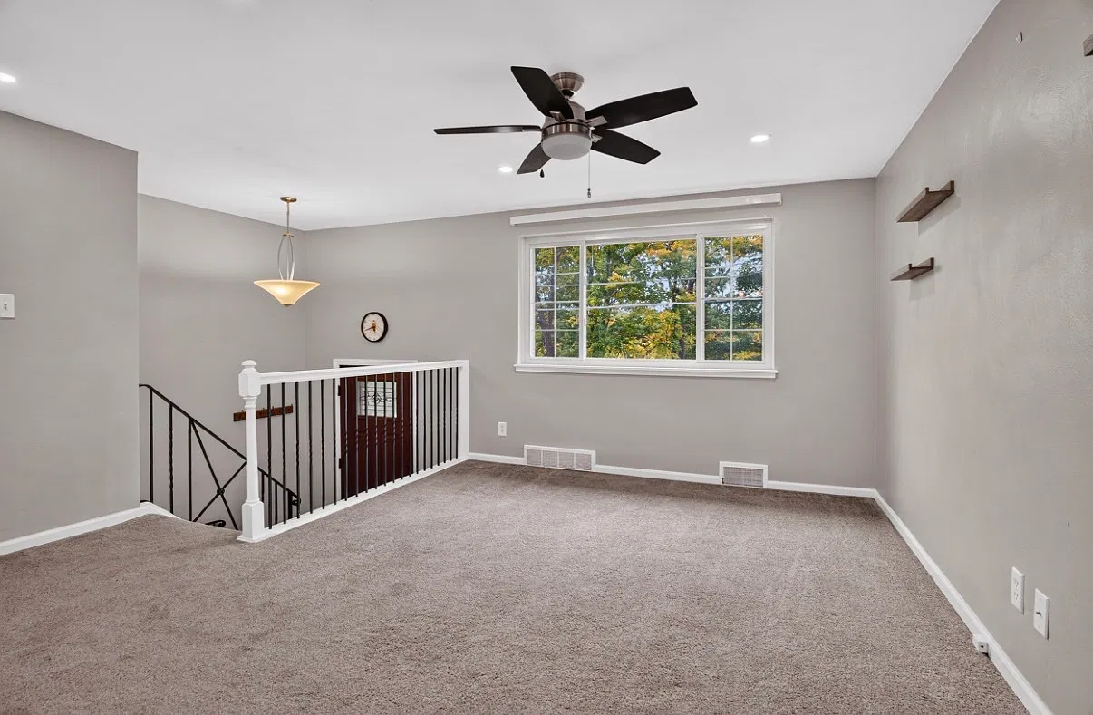 3 bed, 1370 sqft, $2,200 — Photo 4