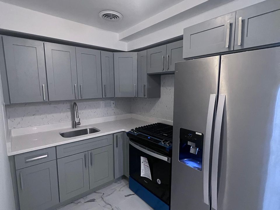 1st image of 4045 Dyre Ave #1