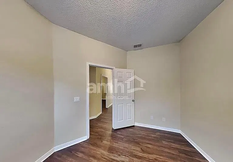 3 bed, 1709 sqft, $2,200 — Photo 1