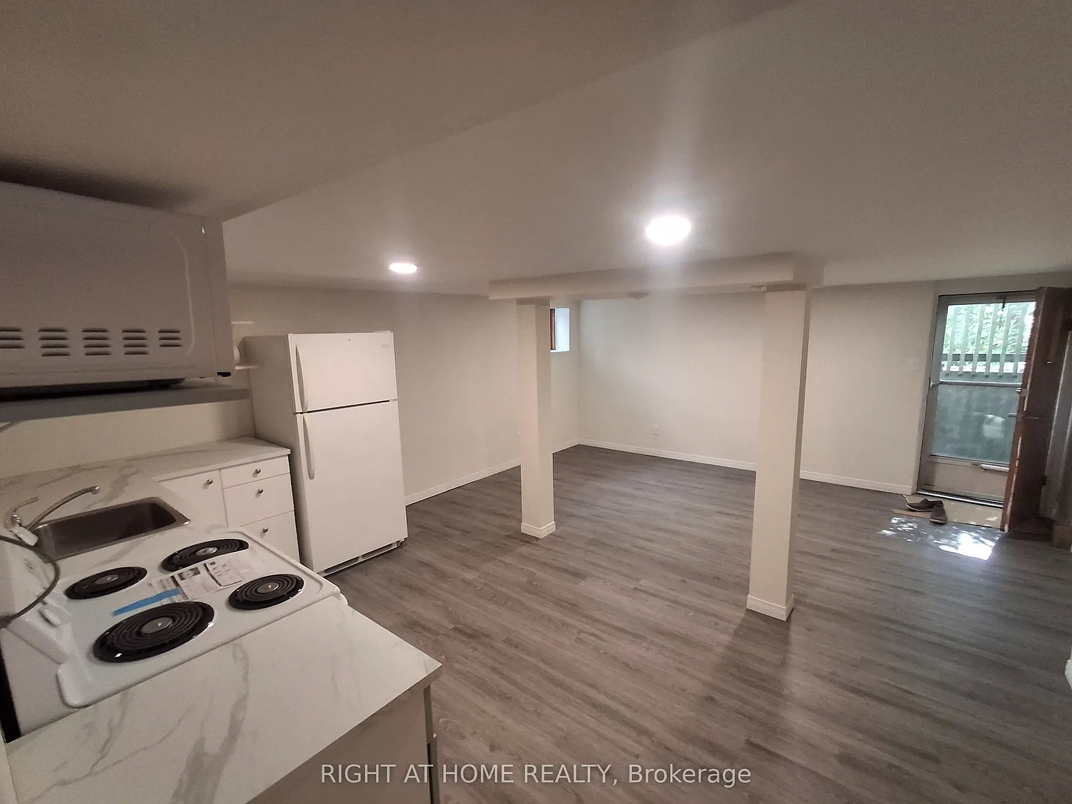 2 bed, $1,400 — Photo 2