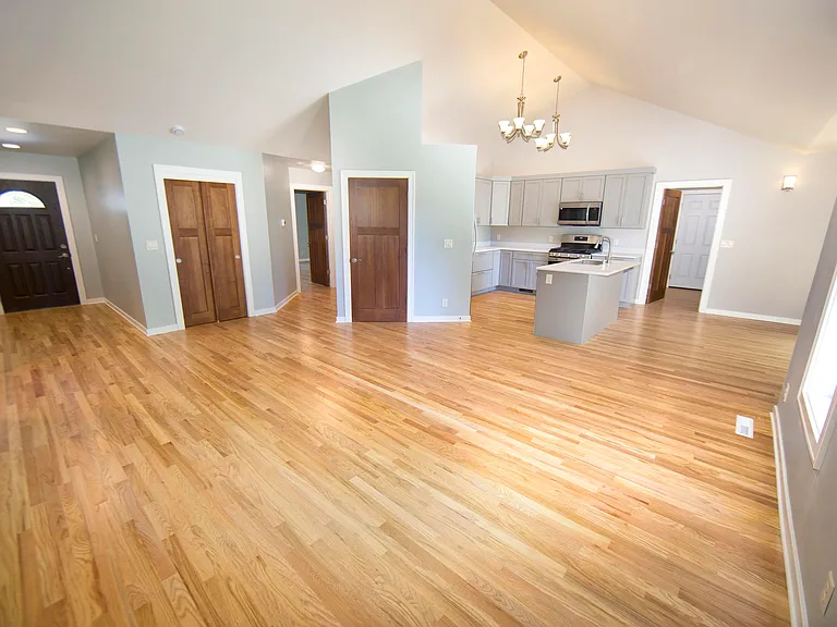 1255 Westwood Dr — Photo 5