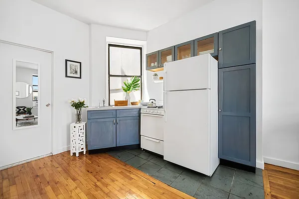 Sold by Compass | media 10