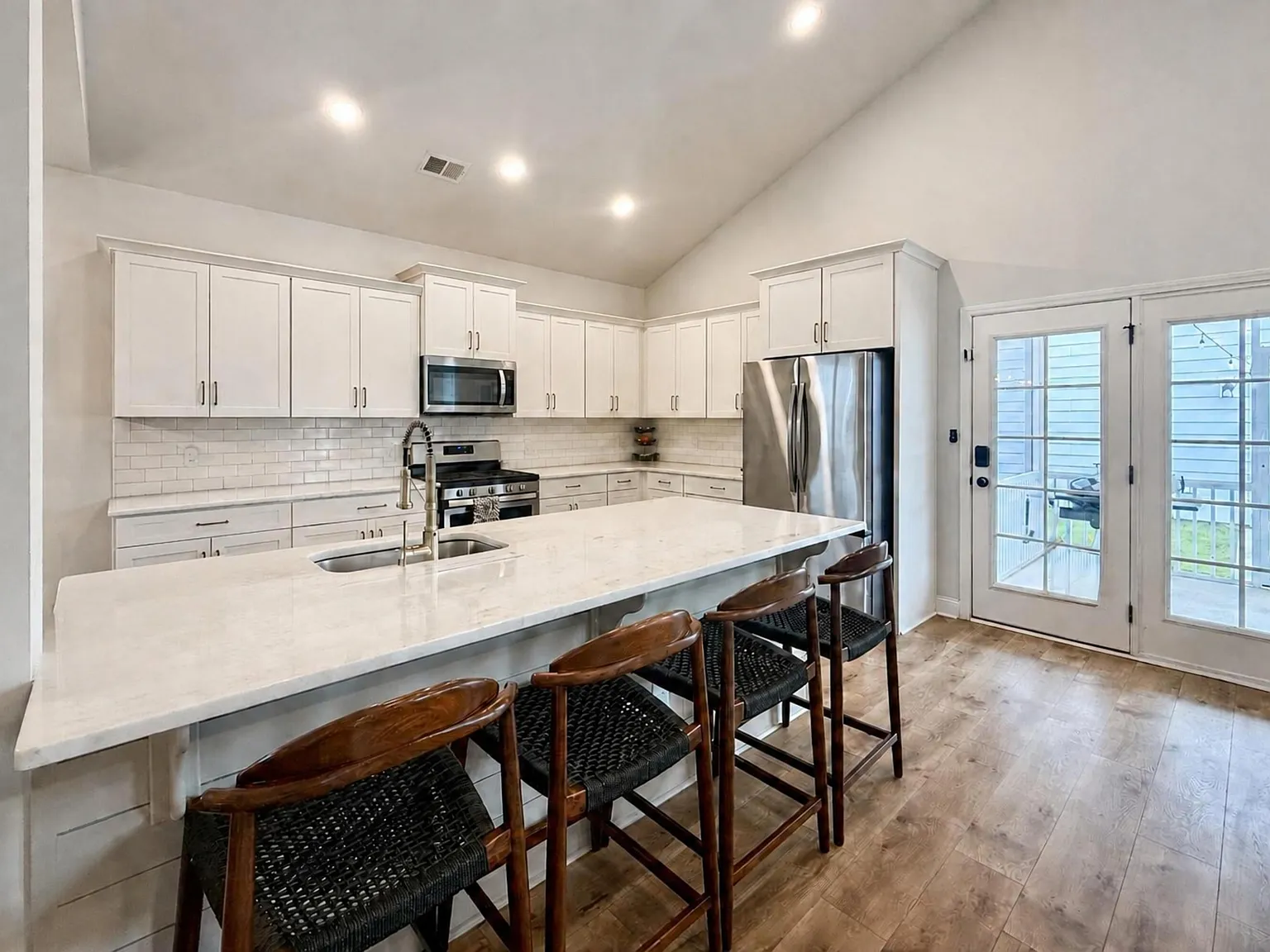 4 bed, 3.5 bath, 2634 sqft, $2,950 — Photo 3