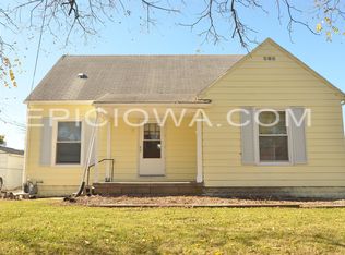 1225 Oakland Rd NE, Cedar Rapids, IA 52402