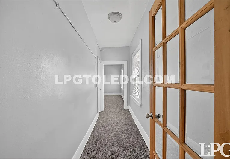 1734 Arlington Ave — Photo 7