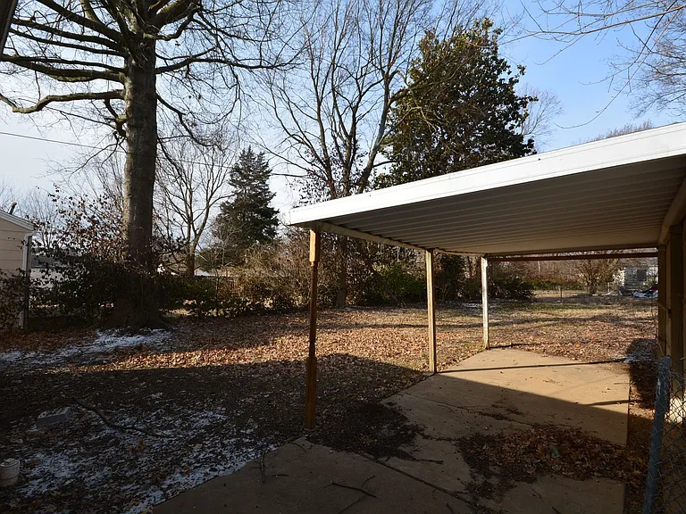 1529 N Weller Ave — Photo 5