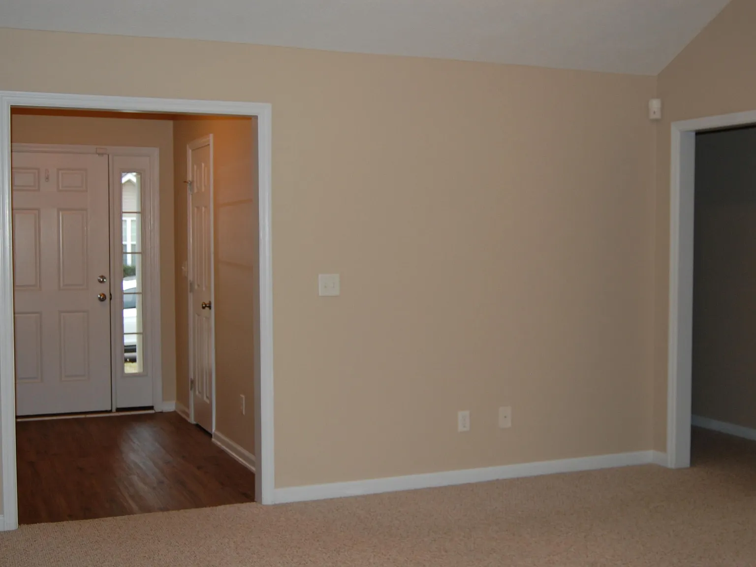 3 bed, 2.0 bath, 1467 sqft, $1,600 — Photo 4