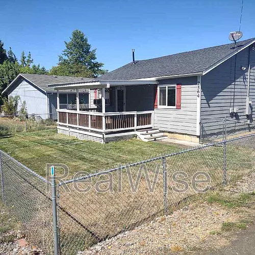 2564 NE Douglas Ave Photo 1