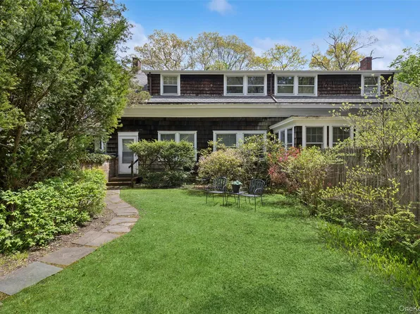 208A Wheatley Rd, Old Westbury, NY 11568