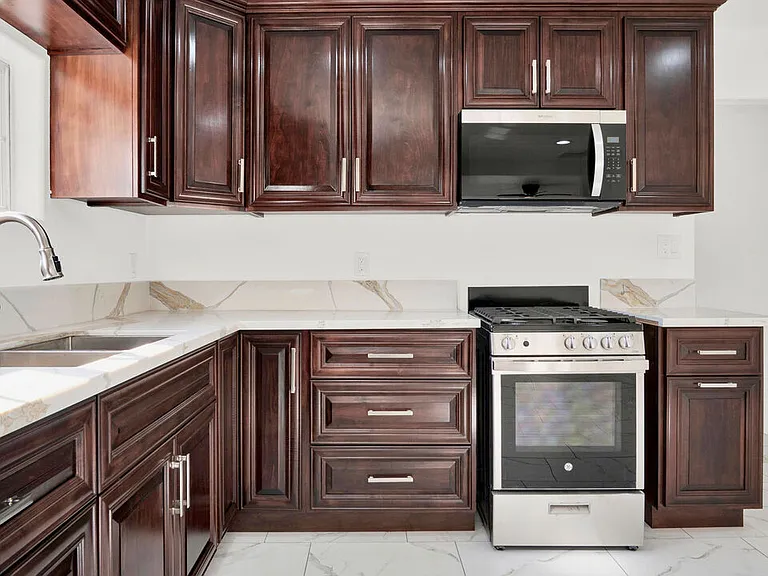 2239 W Lincoln St — Photo 10