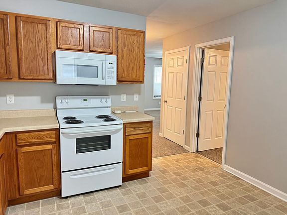 5th image of 926 Kingsbury Dr APT A