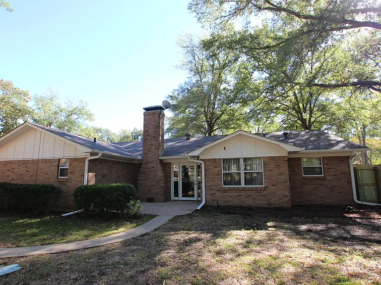 800 Rhodes Dr — Photo 24