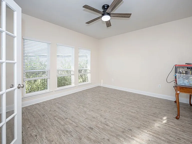 1013 Silverbell Cv — Photo 51