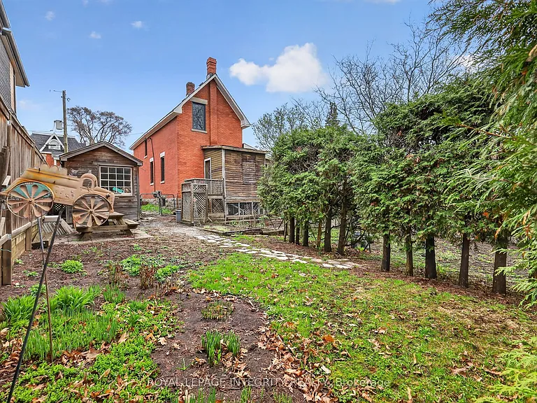 56 Grosvenor Ave — Photo 41