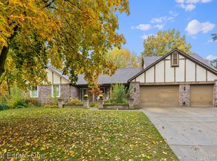 5600 Celestial Ct, Shelby Township, MI