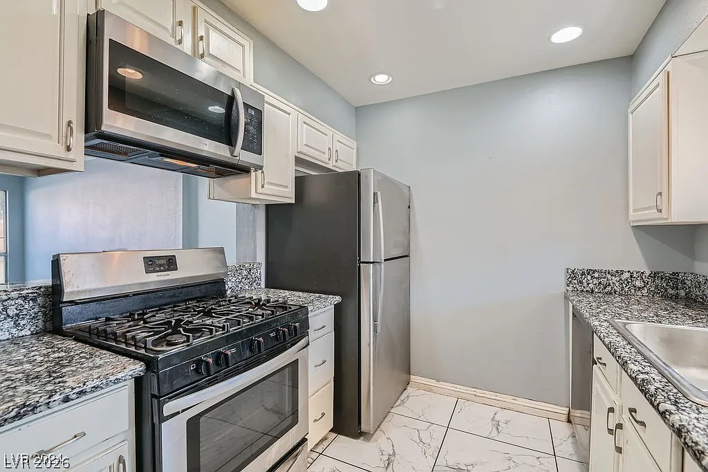2 bed, 2.5 bath, 1170 sqft, $1,900 — Photo 3