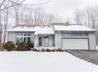 121 Applewood Ln, Slippery Rock, PA