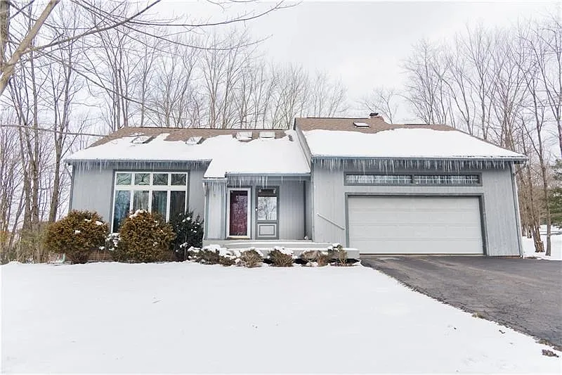 121 Applewood Ln photo 1