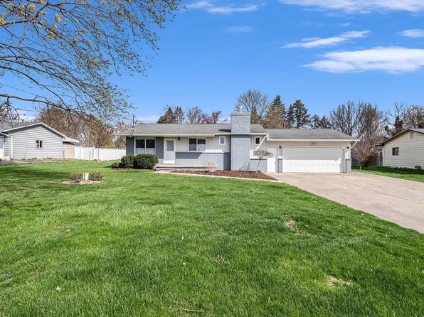 3434 Rolston Rd, Fenton, MI 48430