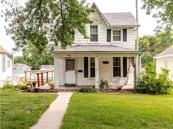 1134 Atchison St, Atchison, KS 66002