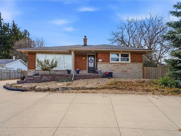 473 Mohawk Rd W, Hamilton, ON L9C 1X3