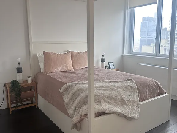 309 Gold Street image 2 of 13