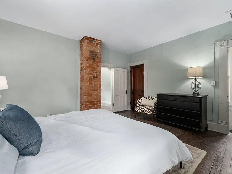 336 E Kossuth St — Photo 5