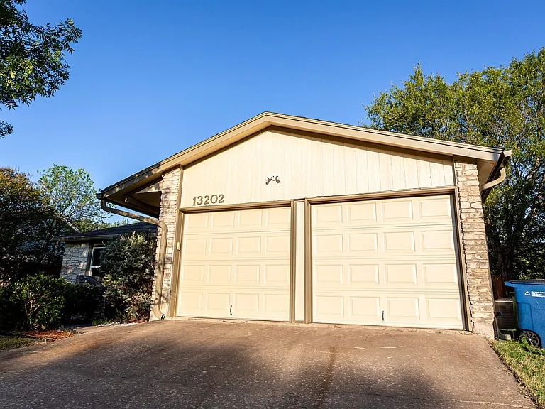 13202 Rampart St — Photo 2