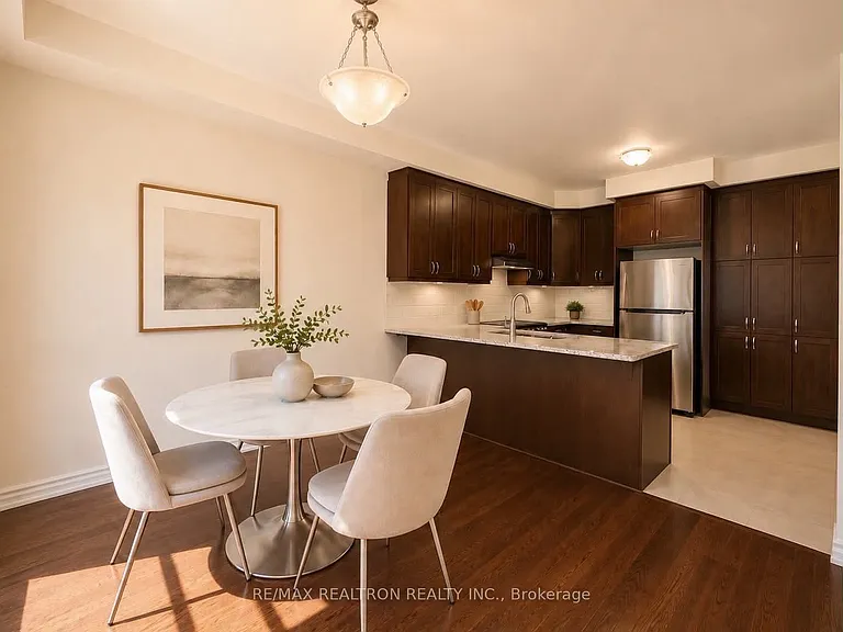 8 Thomas Frisby Jr Cres — Photo 3