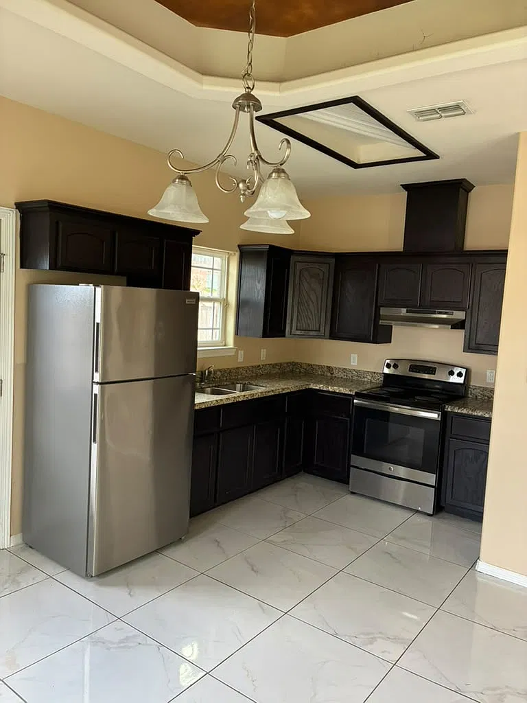 3 bed, 1234 sqft, $1,100 — Photo 1