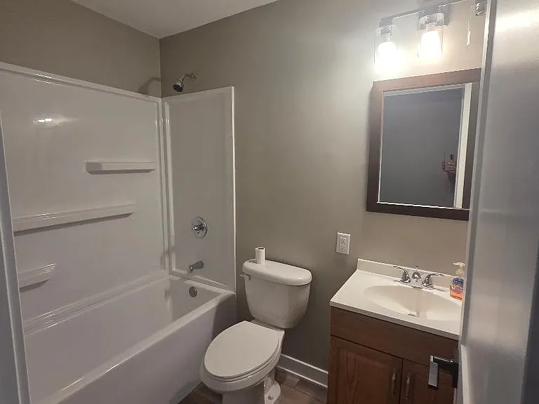 842 Fairview St — Photo 9