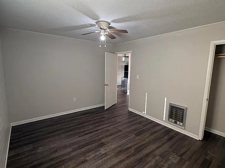 3236 Shepard Dr — Photo 9