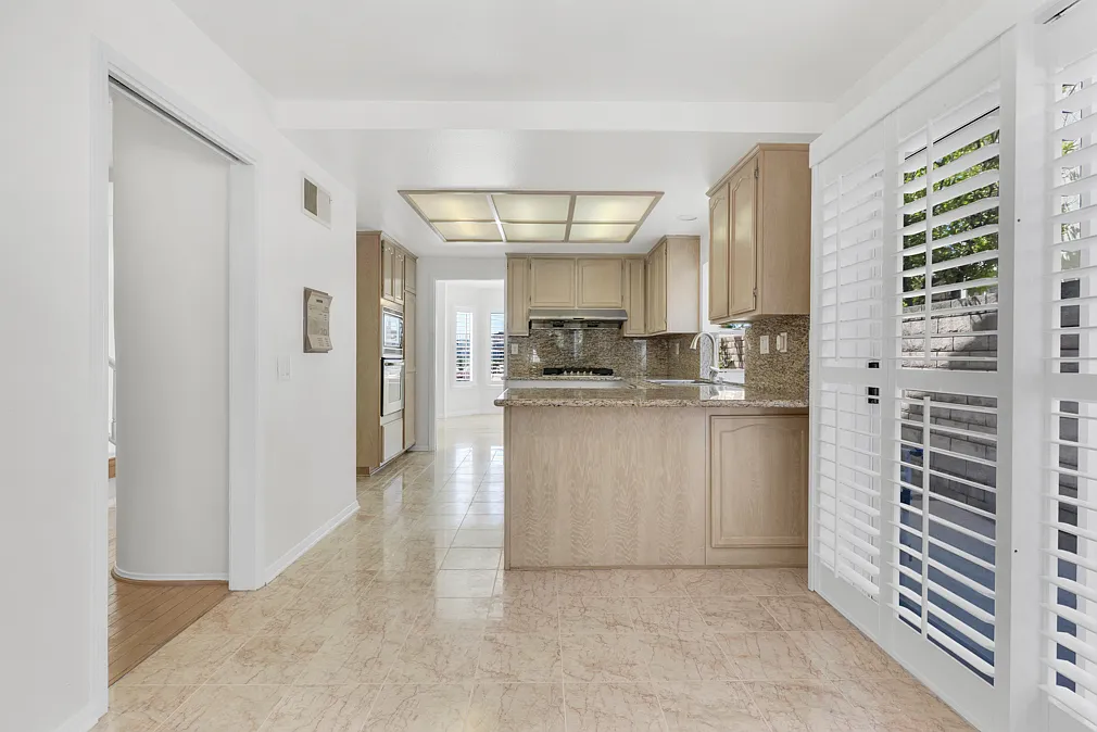 4 bed, 2.5 bath, 2231 sqft, $4,950 — Photo 3