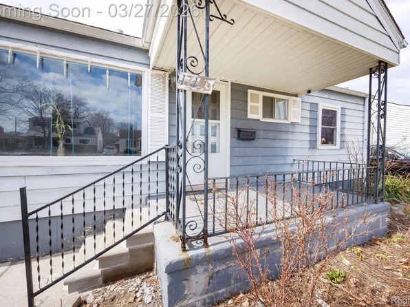 17150 Matthews St, Riverview, MI 48193