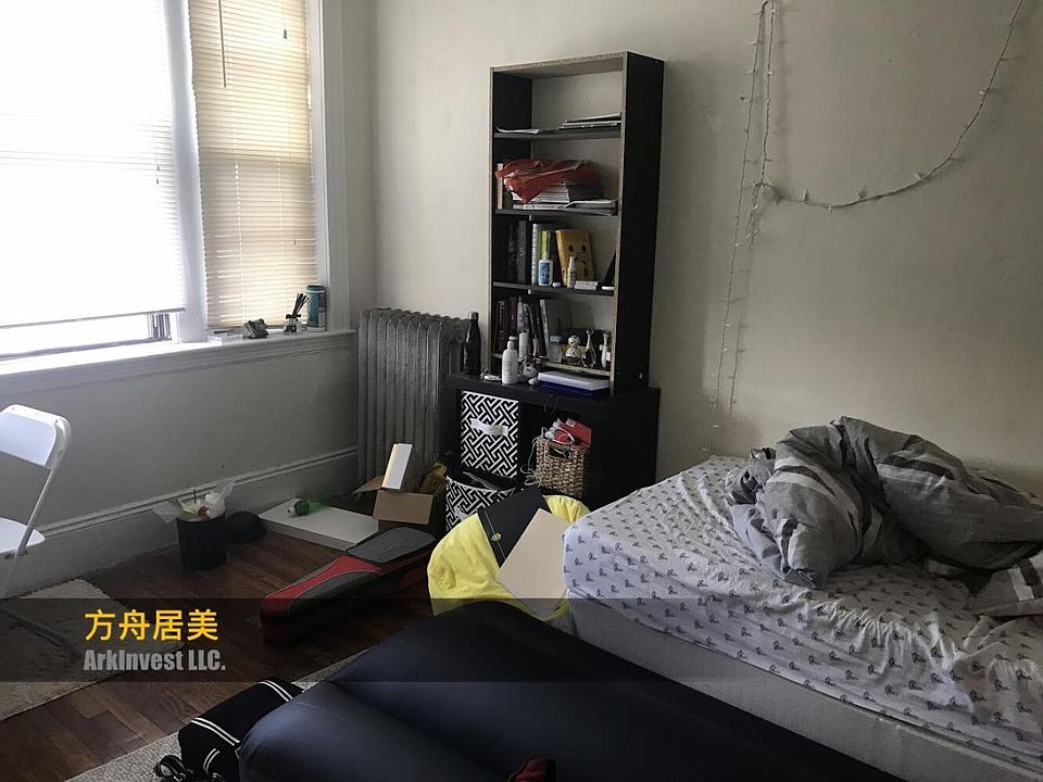 2nd image of 134 Hemenway St #33B