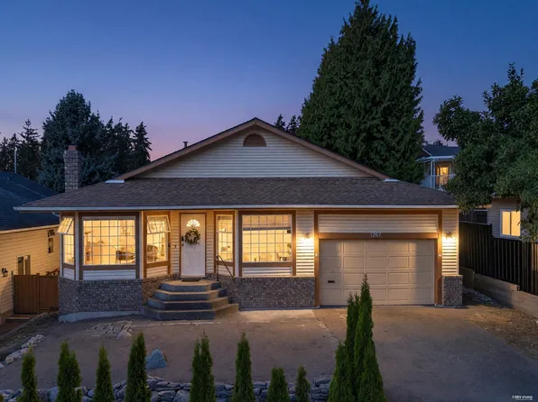 1267 Finlay St, White Rock, BC V4B 5H6