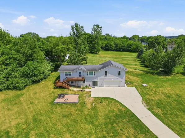 13396 Miracle Dr, Chelsea, MI 48118