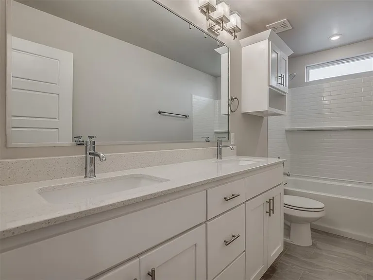 520 NW 176th Ter — Photo 38