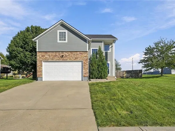 16917 Cross Creek Dr, Belton, MO 64012