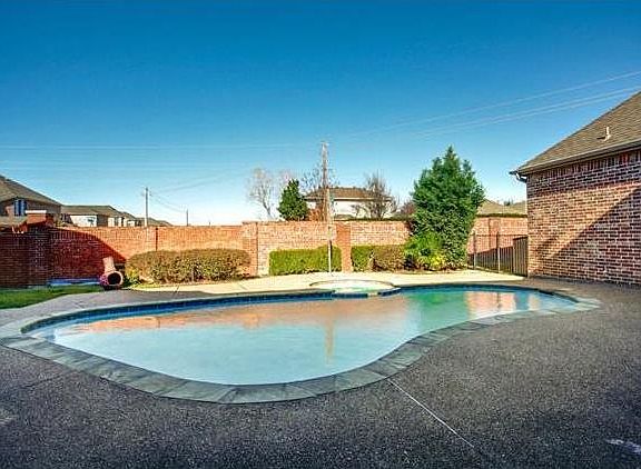 3rd image of 7420 Ivanhoe Dr