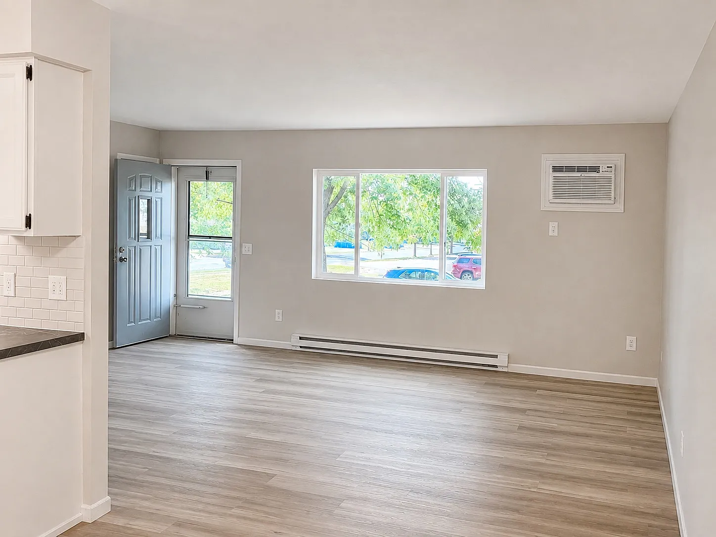 2 bed, 1010 sqft, $1,300 — Photo 3