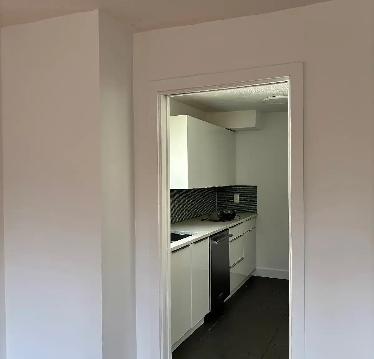 3 bed, 1360 sqft, $2,900 — Photo 2